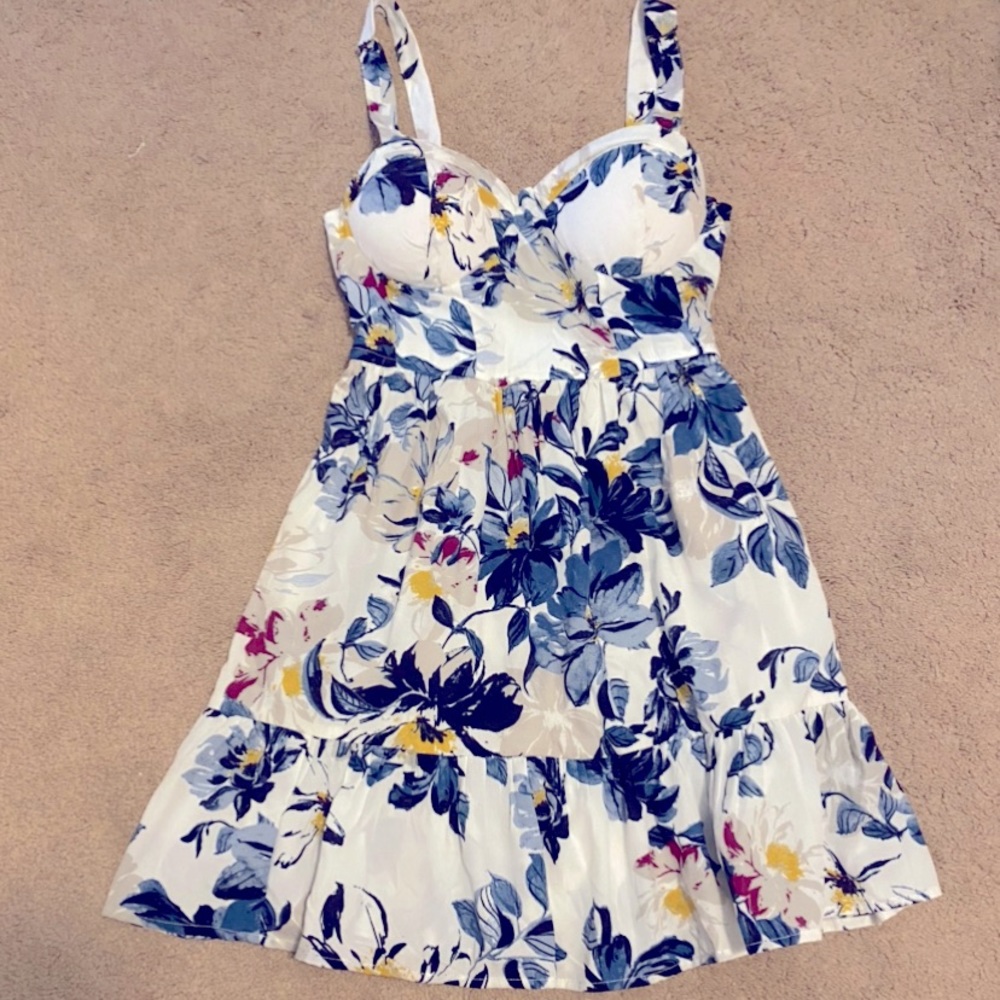 I am selling a really comfort fitting dress it’s so cute it’s from shien